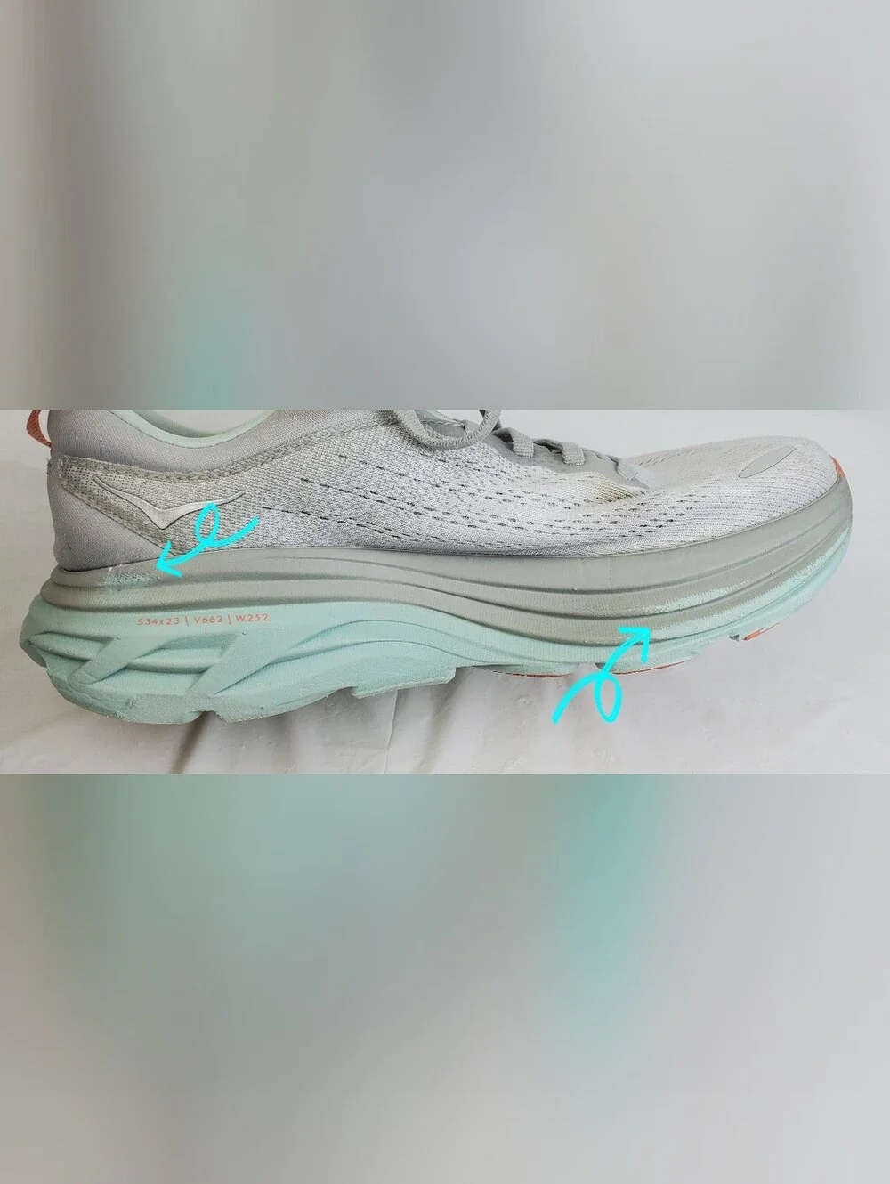 Hoka Womens Bondi 8 Stardust Aqua Breeze Running Shoes READ - Size 8 - GUC